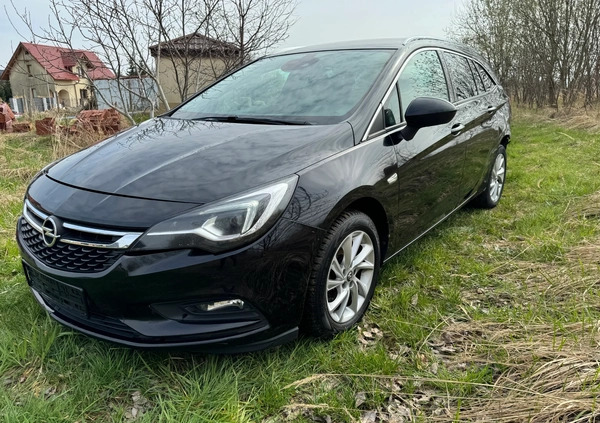 Opel Astra cena 24500 przebieg: 195000, rok produkcji 2017 z Nysa małe 67